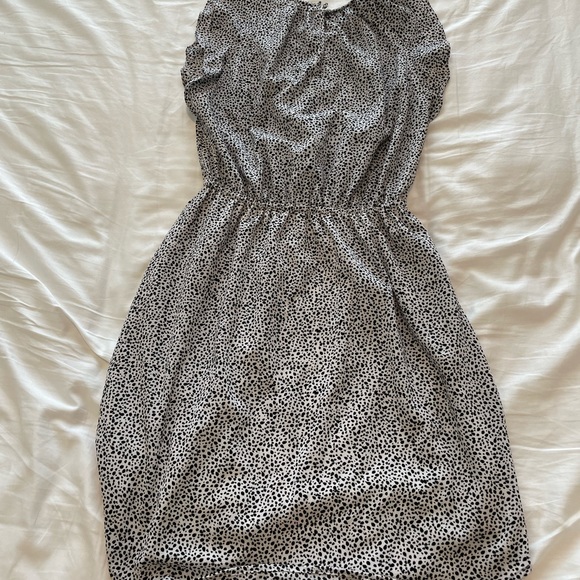 Spotted dress with flutter sleeves - Picture 3 of 4